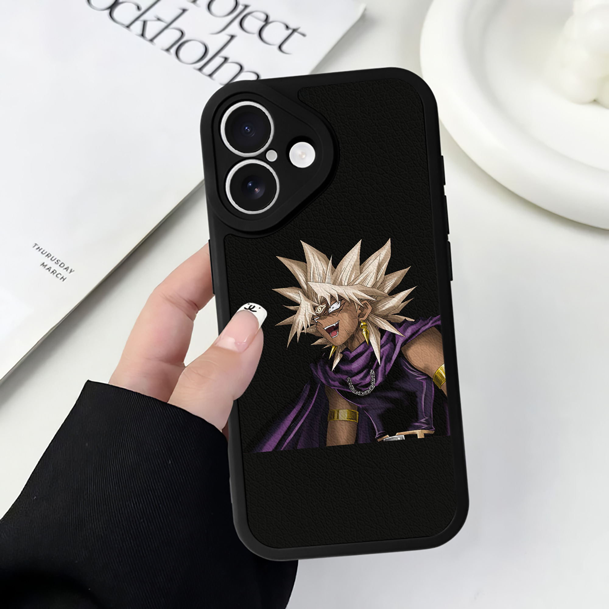 遊☆戯☆王 Yu-Gi-Oh! 【iPhone 16シリーズ対応】シリコンスマホケース（レザー調） 材質：シリコン